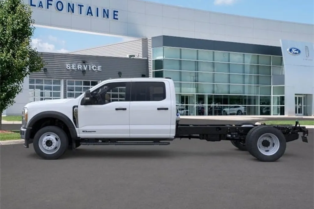 2025 Ford F-550 XL photo 1
