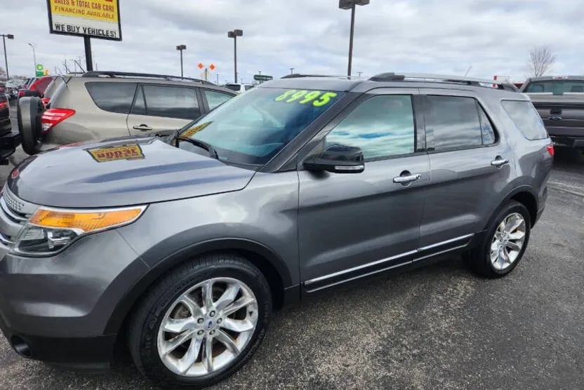 2014 Ford Explorer XLT photo 1