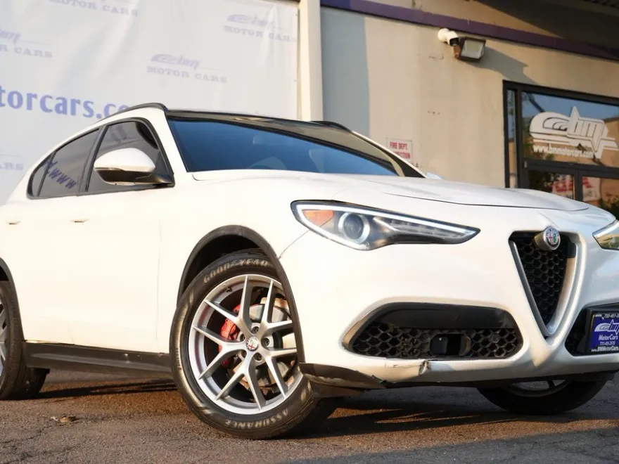 2019 Alfa Romeo Stelvio Ti Sport photo 1