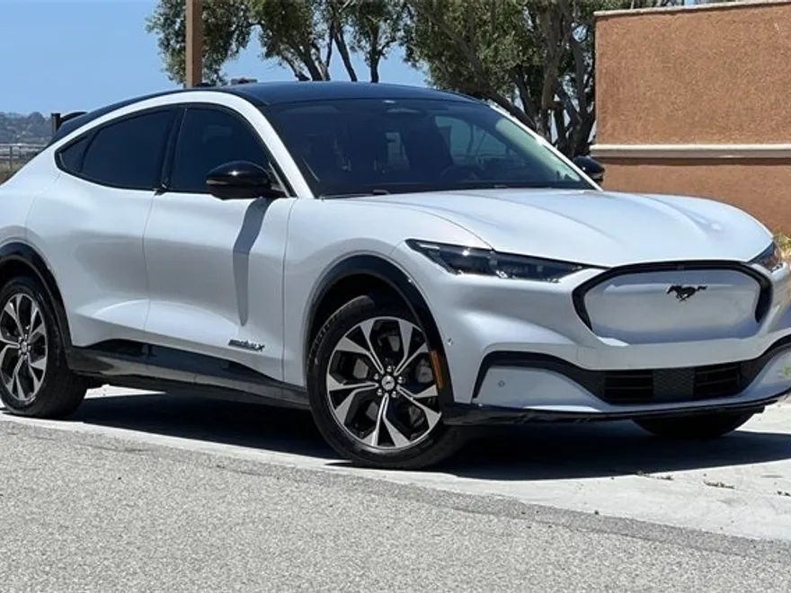 2022 Ford Mustang Mach-E Premium photo 1