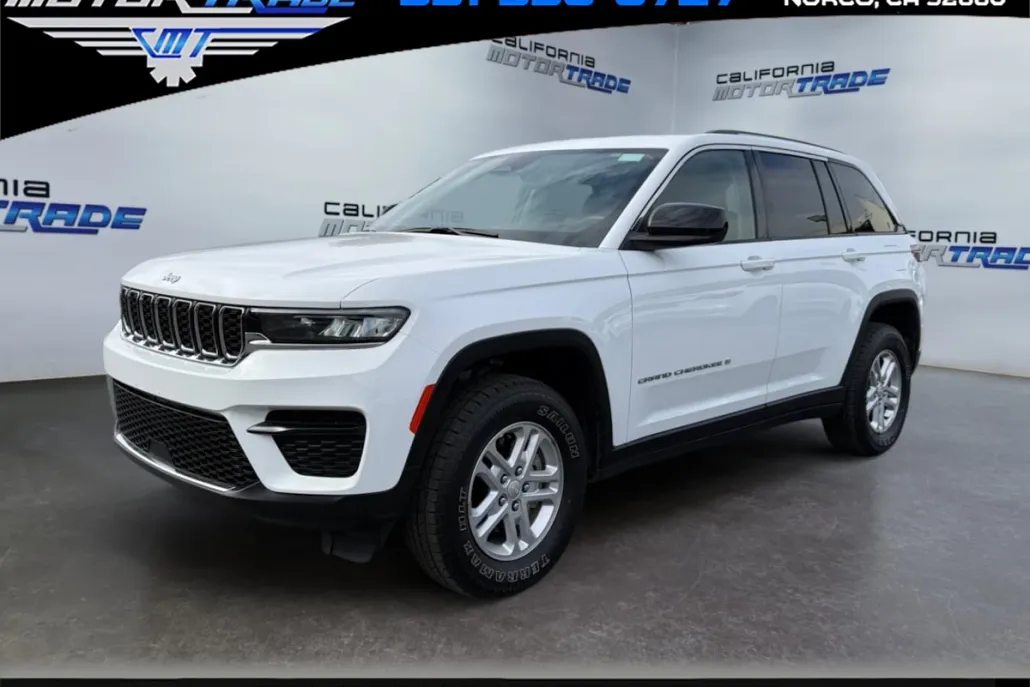 2023 Jeep Grand Cherokee Laredo Altitude photo 1