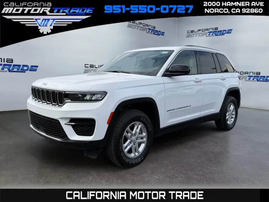 2023 Jeep Grand Cherokee Laredo Altitude photo 1