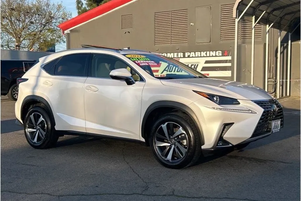 2021 Lexus NX 300 photo 1