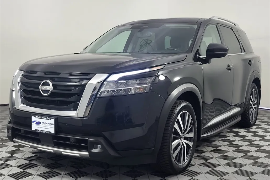 2022 Nissan Pathfinder Platinum photo 1