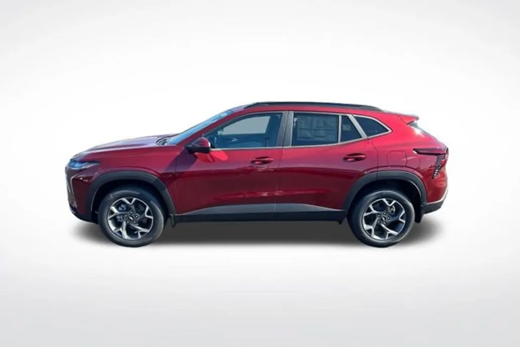 2025 Chevrolet Trax LT photo 1