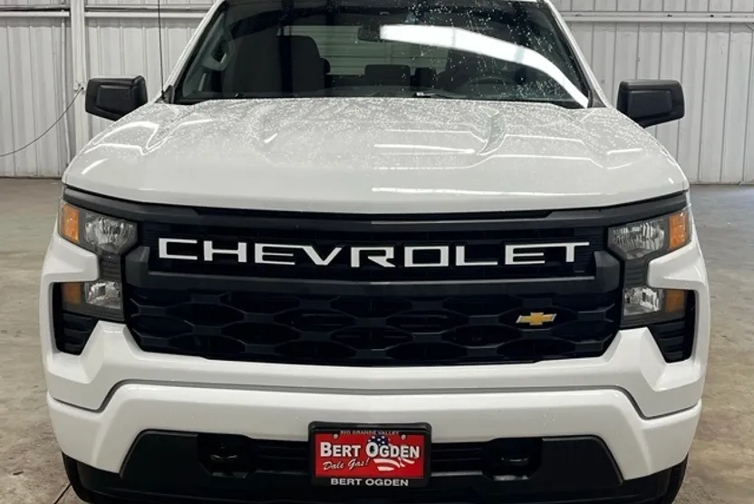 2024 Chevrolet Silverado 1500 Custom photo 1