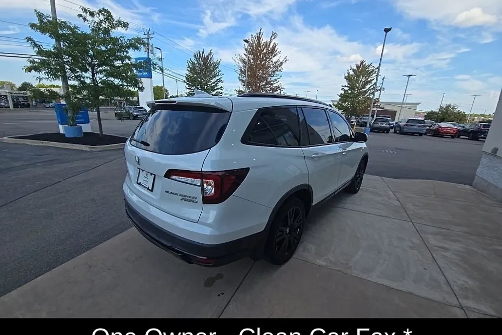 2022 Honda Pilot Black Edition photo 1