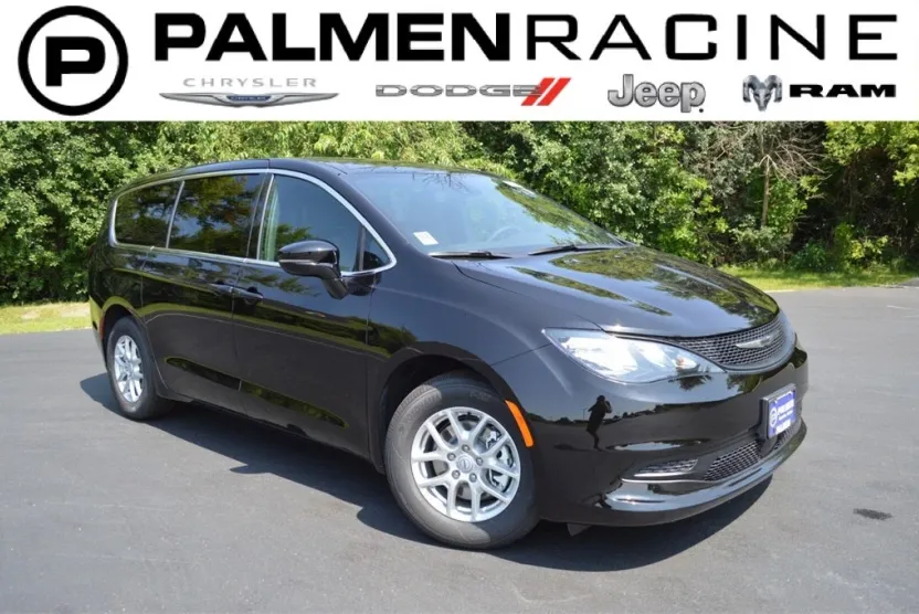 2025 Chrysler Voyager LX photo 1