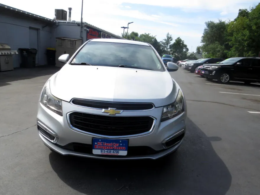 2016 Chevrolet Cruze photo 1