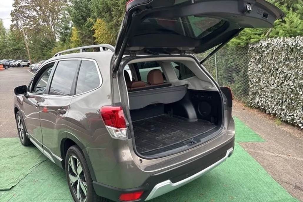 2020 Subaru Forester Touring photo 1