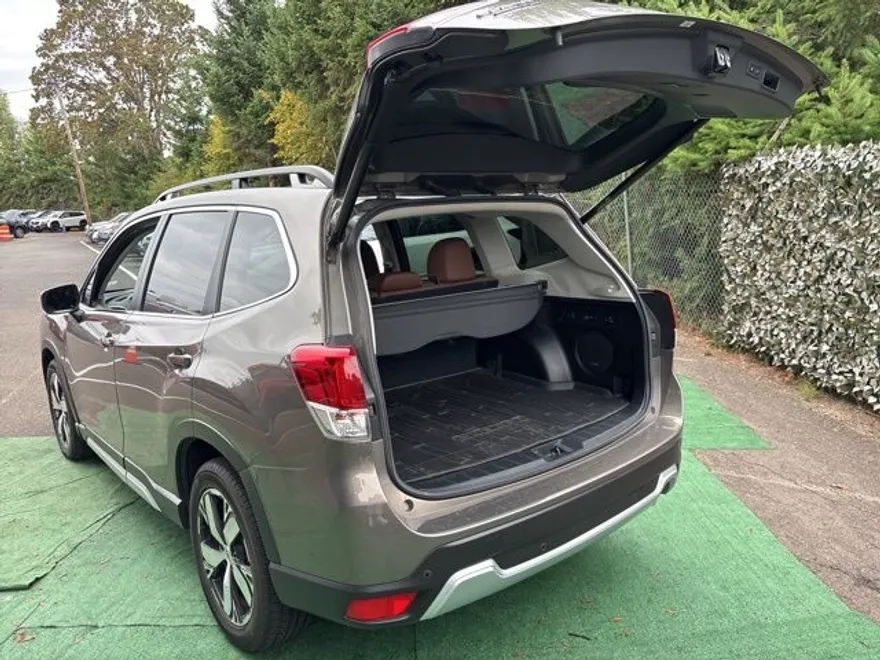 2020 Subaru Forester Touring photo 1