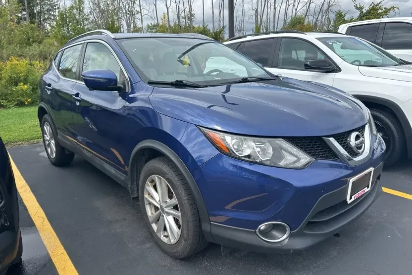 2018 Nissan Rogue Sport SV photo 1