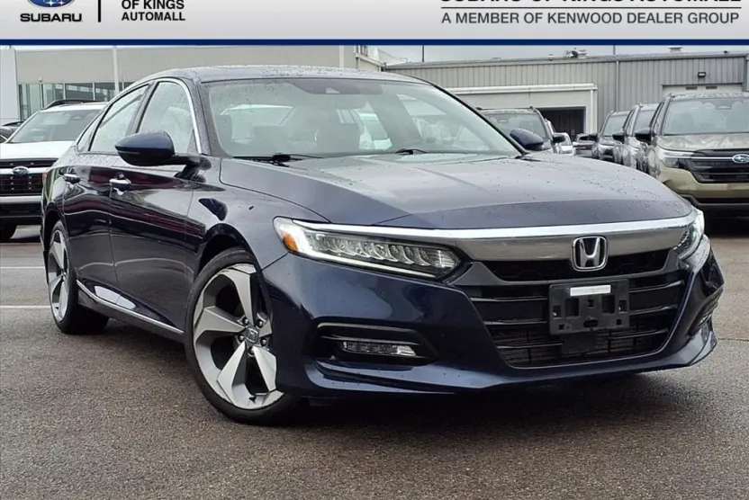 2018 Honda Accord Touring photo 1