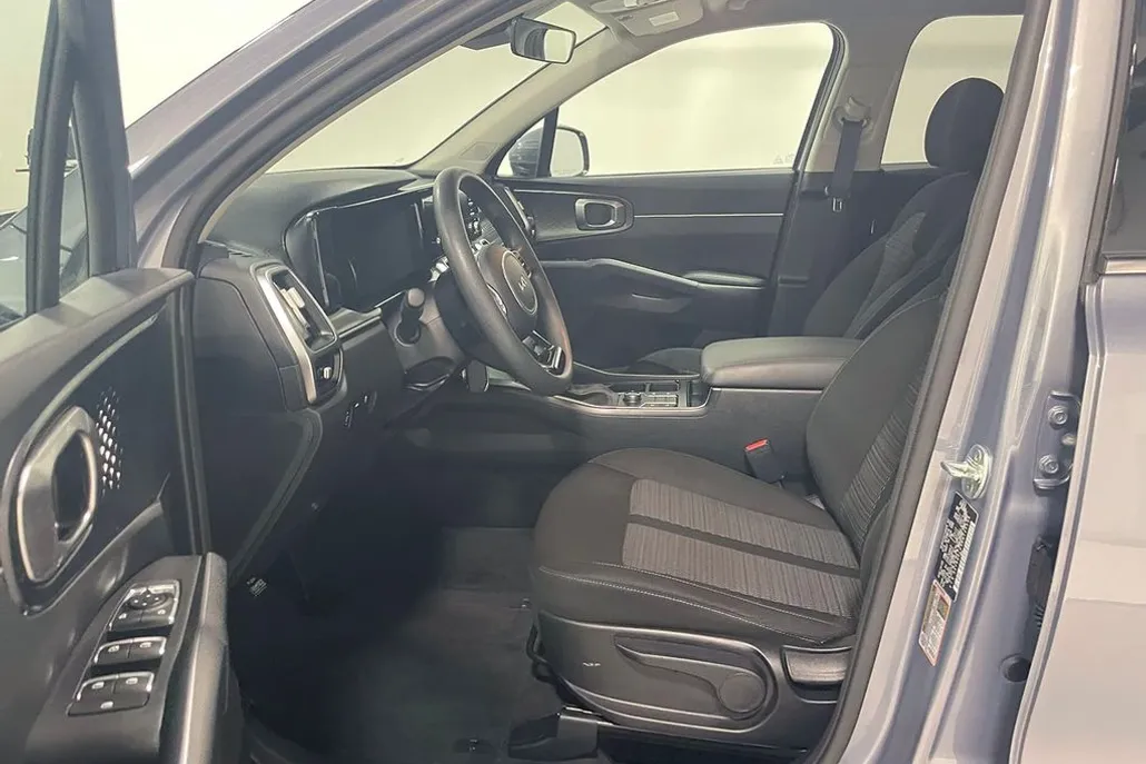 2022 Kia Sorento LX photo 1