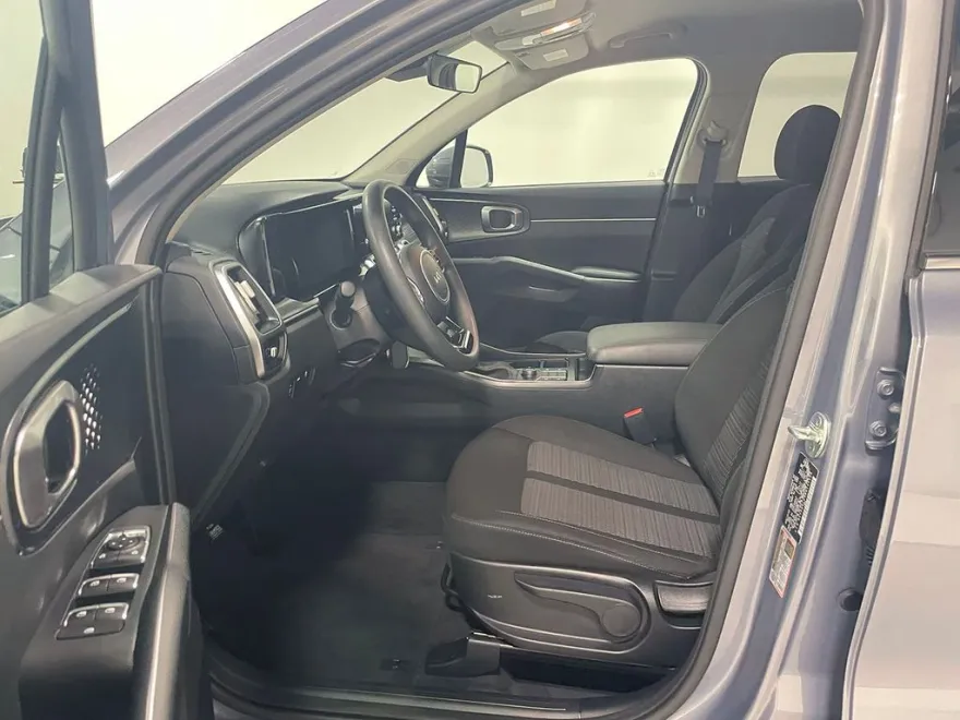 2022 Kia Sorento LX photo 1