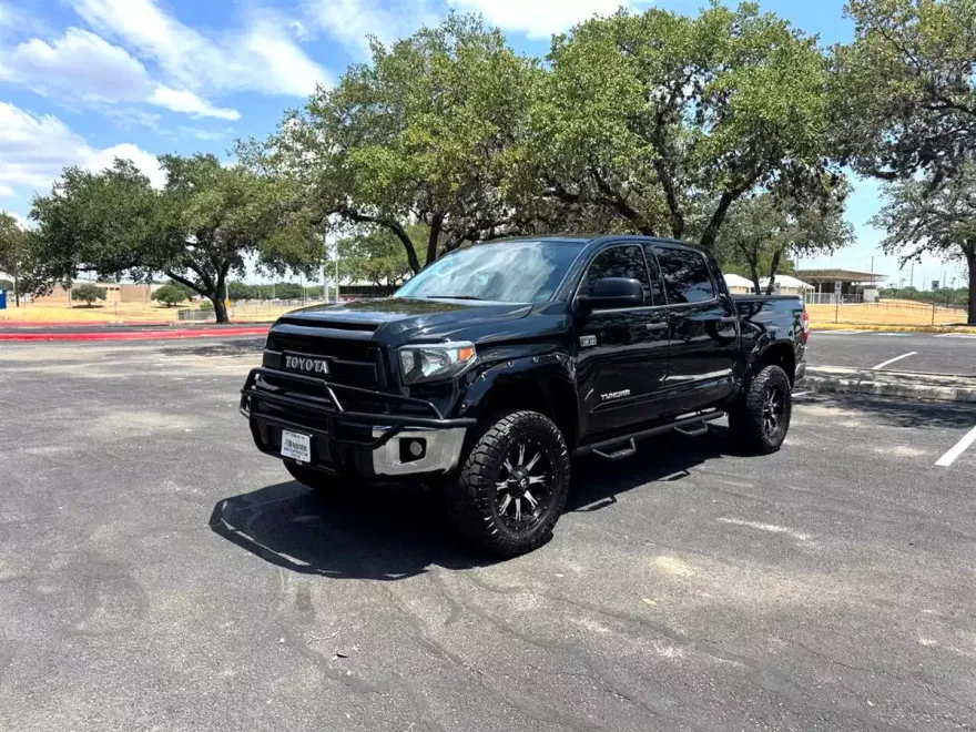 2014 Toyota Tundra SR5 photo 1