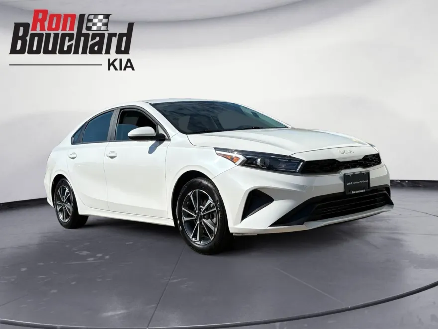2023 Kia Forte LXS photo 1