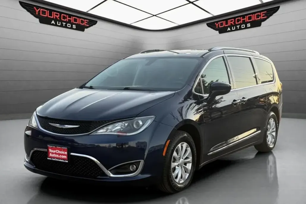 2018 Chrysler Pacifica Touring L photo 1