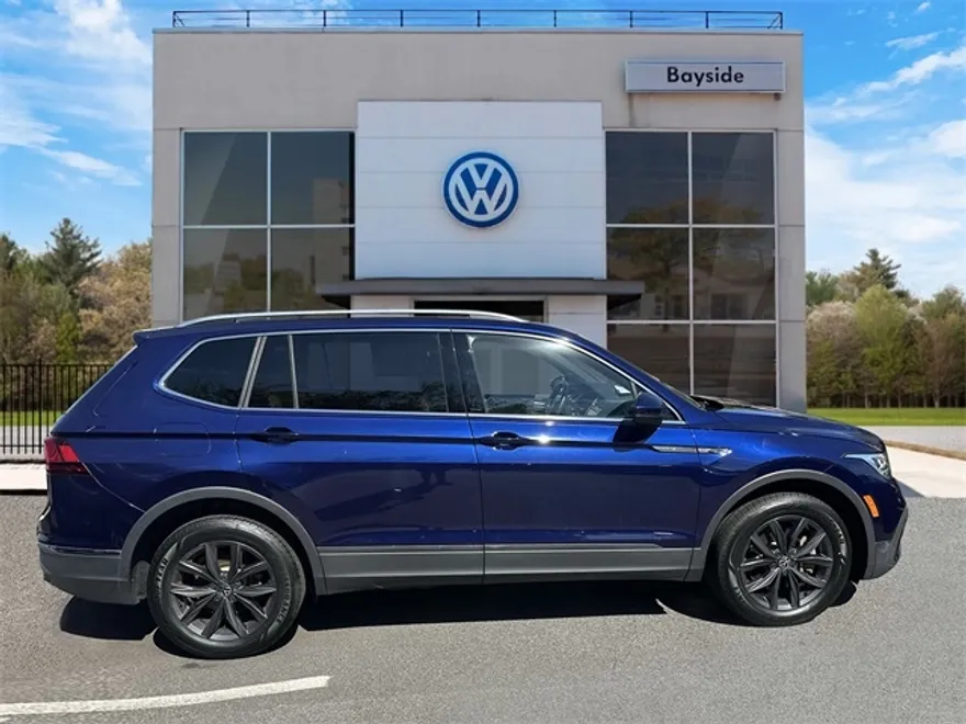 2022 Volkswagen Tiguan SE photo 1