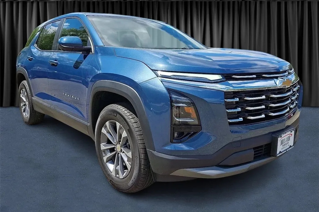 2025 Chevrolet Equinox LT photo 1