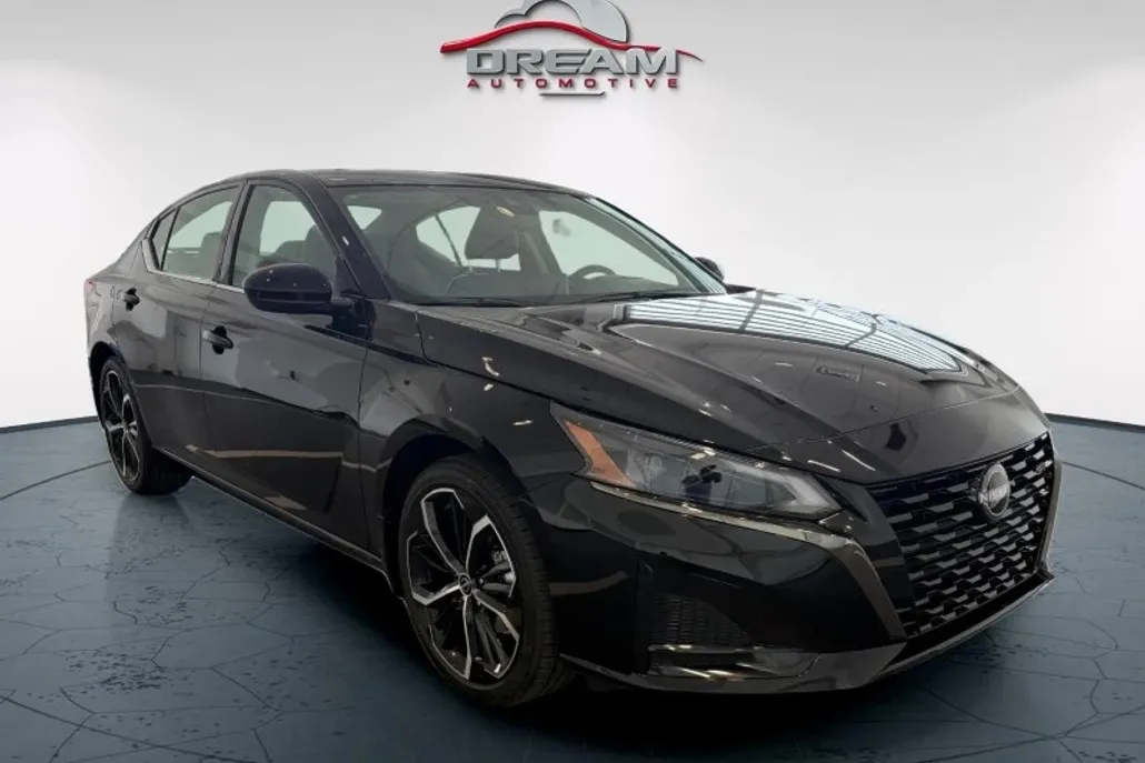 2025 Nissan Altima SR photo 1
