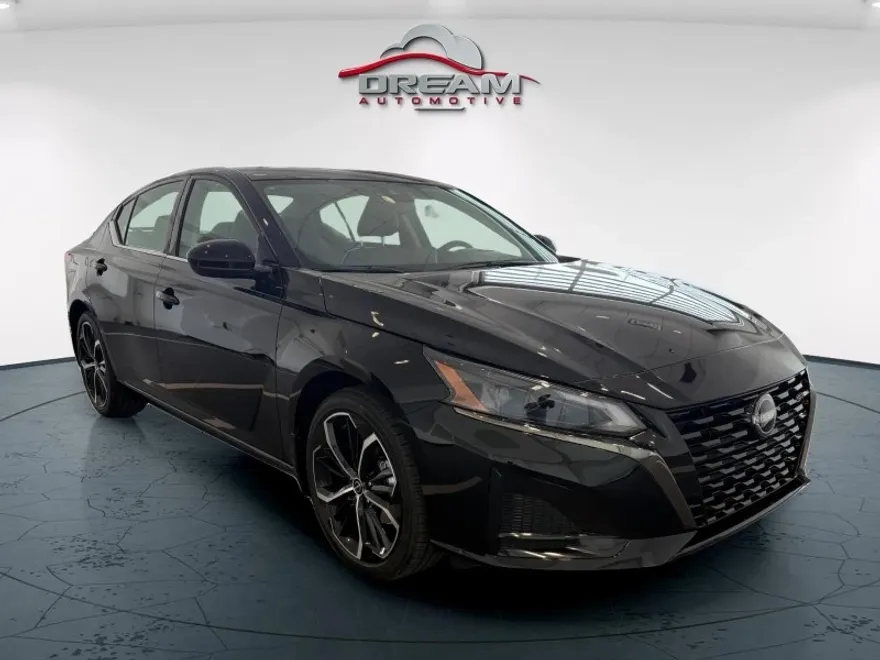 2025 Nissan Altima SR photo 1