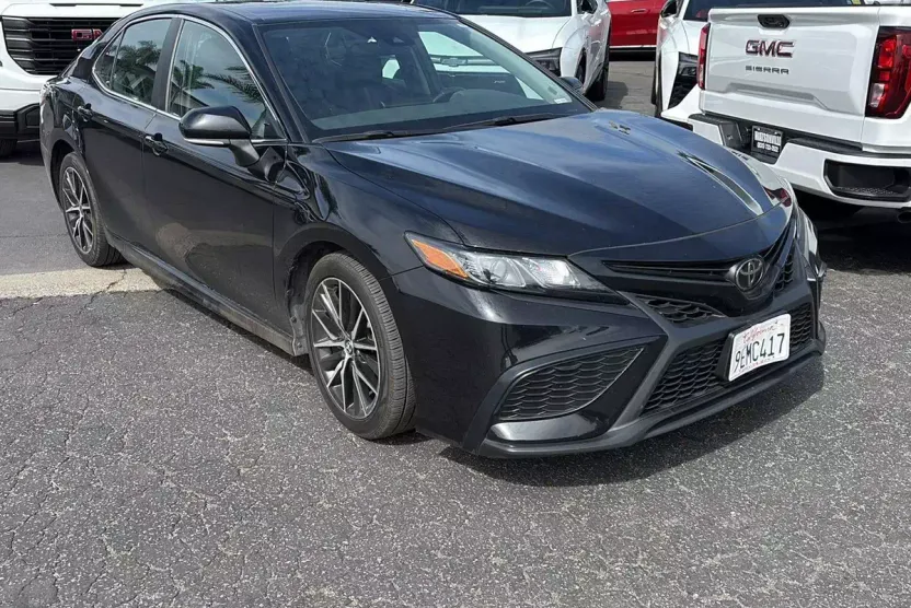 2023 Toyota Camry SE photo 1