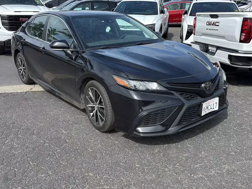 2023 Toyota Camry SE photo 1