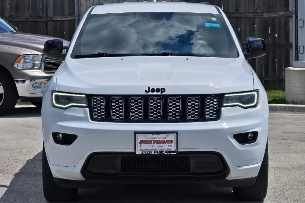 2021 Jeep Grand Cherokee Laredo X photo 1
