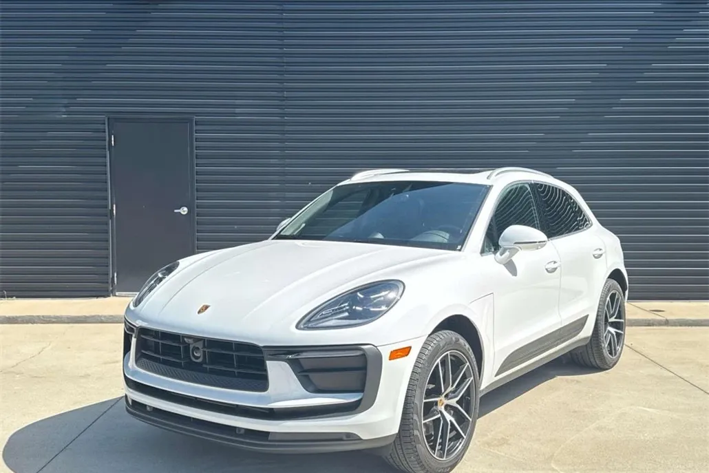 2024 Porsche Macan Base photo 1