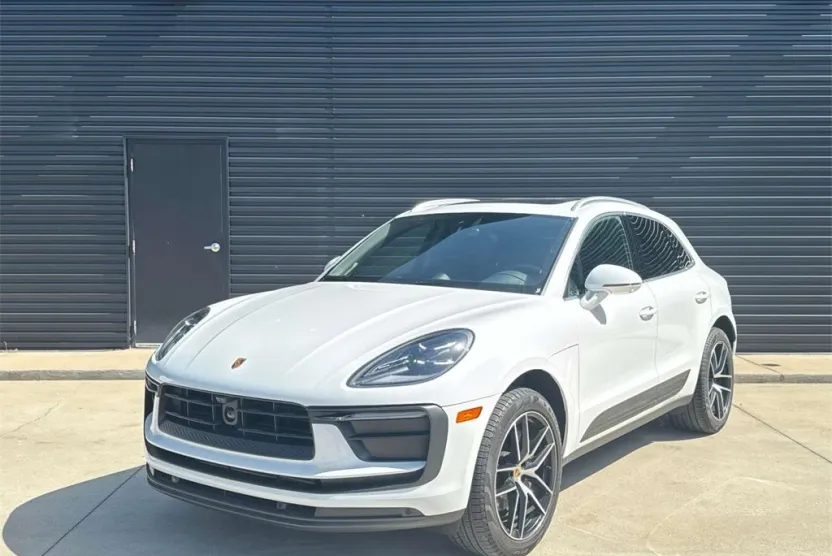 2024 Porsche Macan Base photo 1