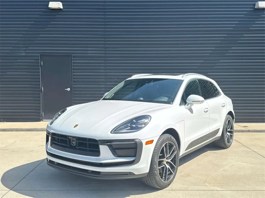 2024 Porsche Macan Base photo 1