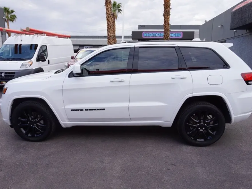 2020 Jeep Grand Cherokee Altitude photo 1