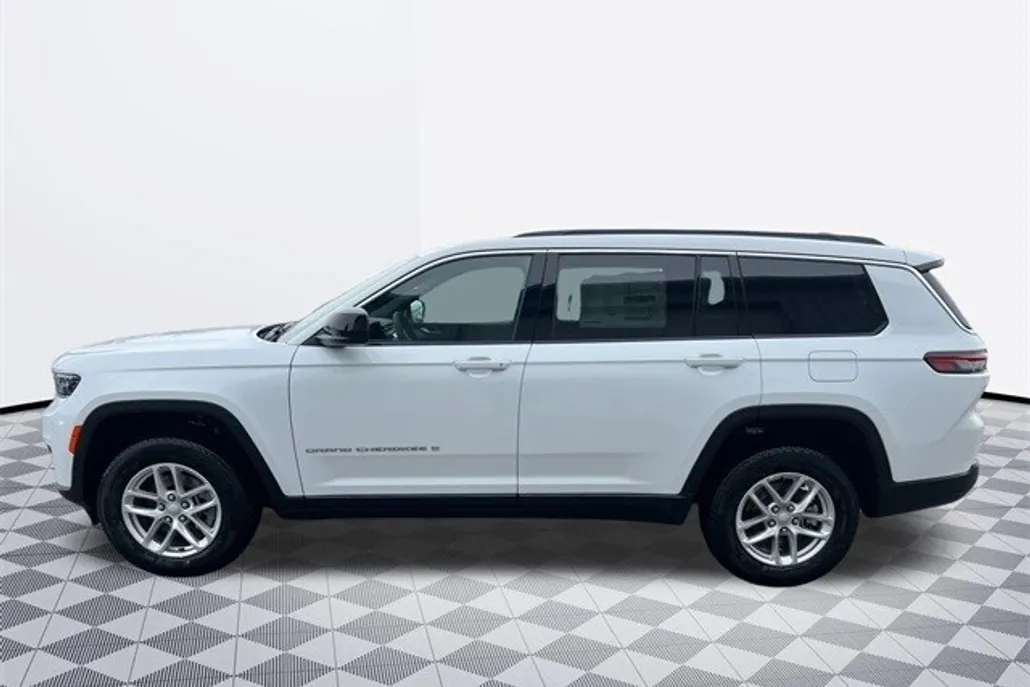 2025 Jeep Grand Cherokee Laredo Sport photo 1