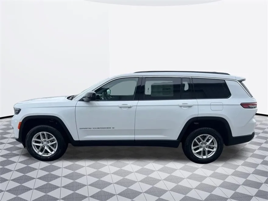 2025 Jeep Grand Cherokee Laredo Sport photo 1