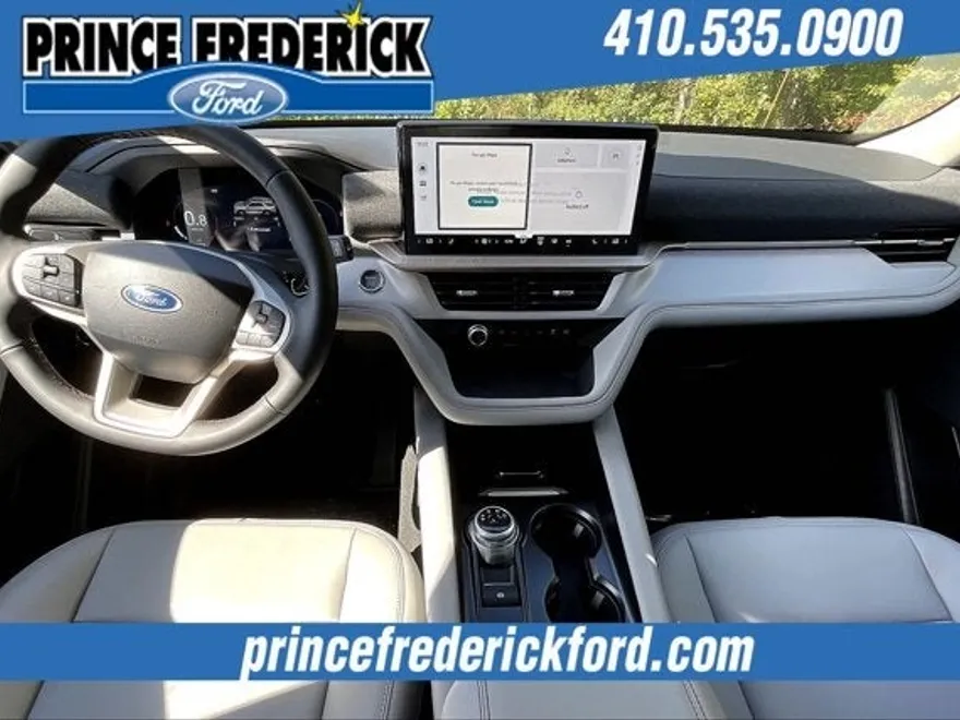 2025 Ford Explorer photo 1