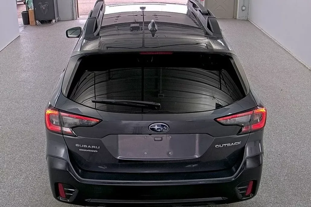 2022 Subaru Outback Premium photo 1
