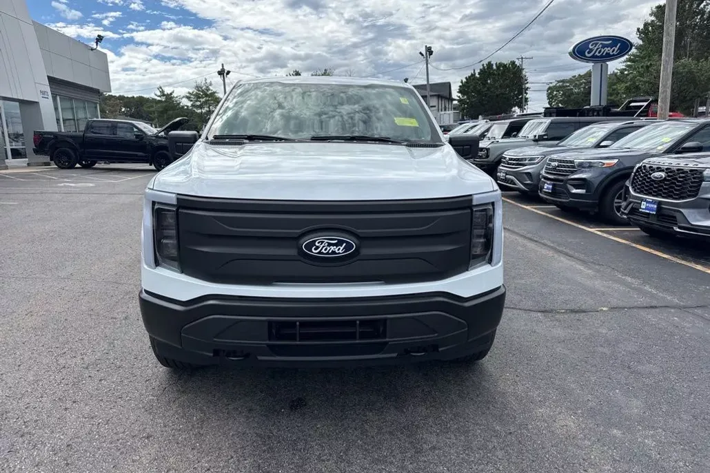 2025 Ford F-150 Lightning photo 1