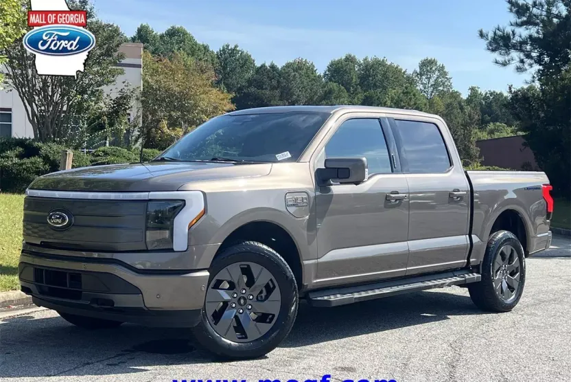 2022 Ford F-150 Lightning Lariat photo 1