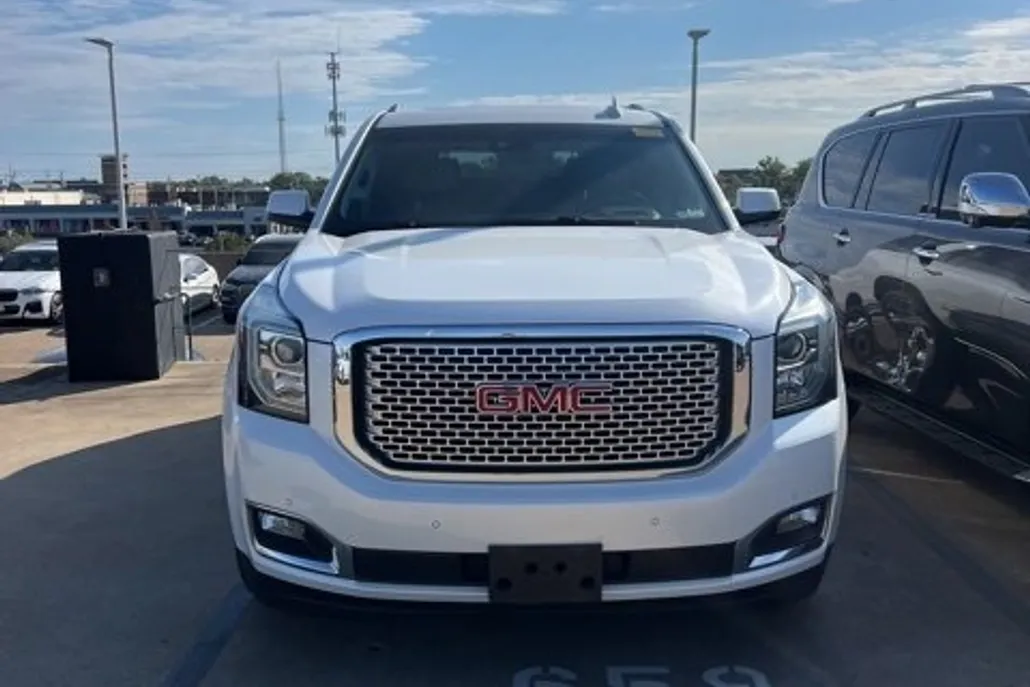 2017 Gmc Yukon Denali photo 1