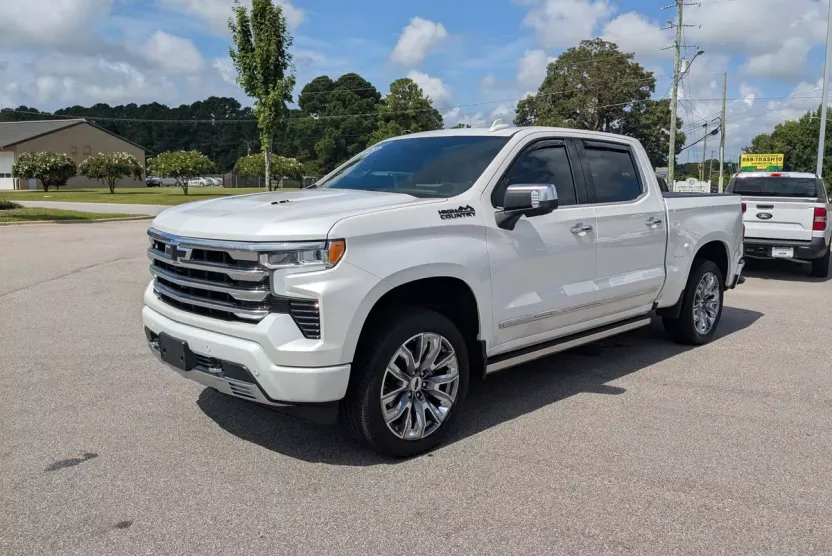 2023 Chevrolet Silverado 1500 High Country photo 1