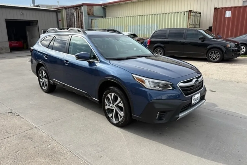 2022 Subaru Outback Limited photo 1