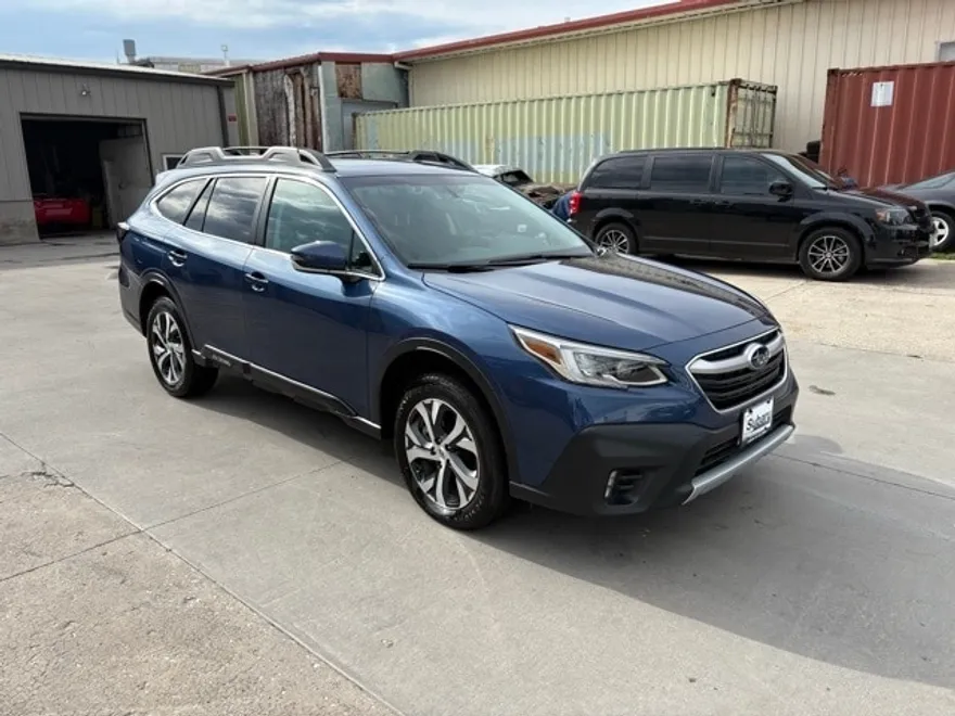 2022 Subaru Outback Limited photo 1