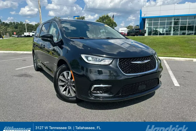 2022 Chrysler Pacifica Hybrid Touring L photo 1