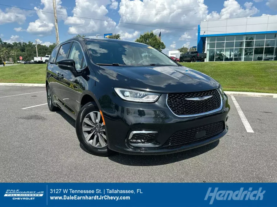 2022 Chrysler Pacifica Hybrid Touring L photo 1