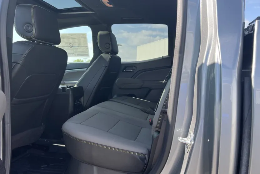 2026 Chevrolet Colorado ZR2 photo 1
