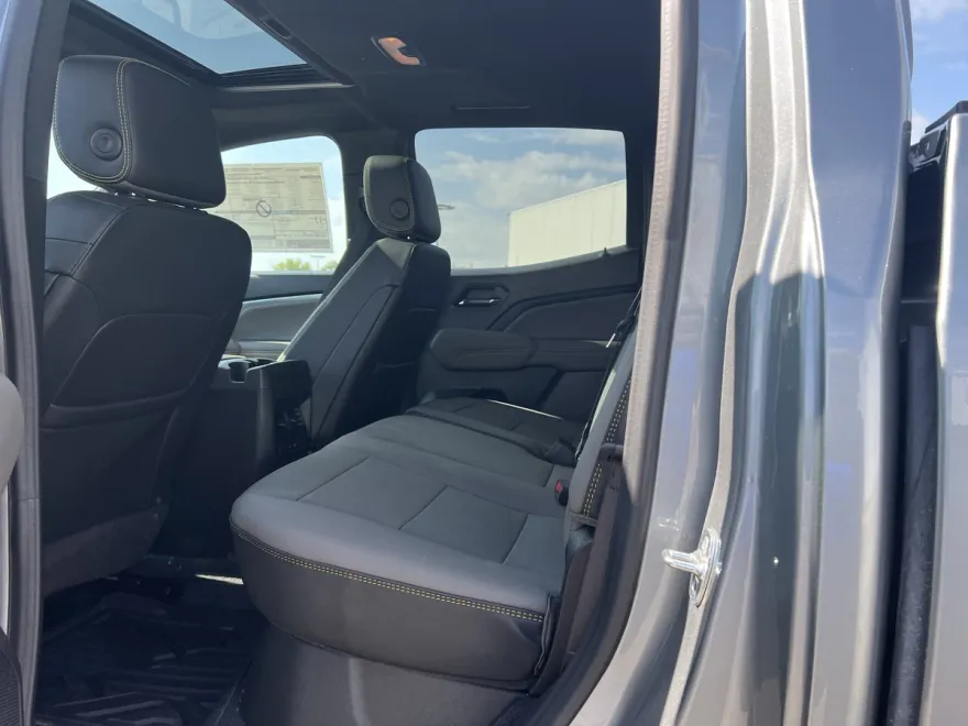 2026 Chevrolet Colorado ZR2 photo 1