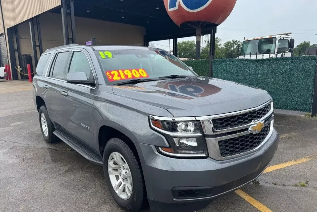 2019 Chevrolet Tahoe LT photo 1