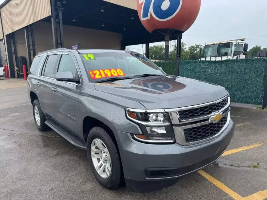 2019 Chevrolet Tahoe LT photo 1