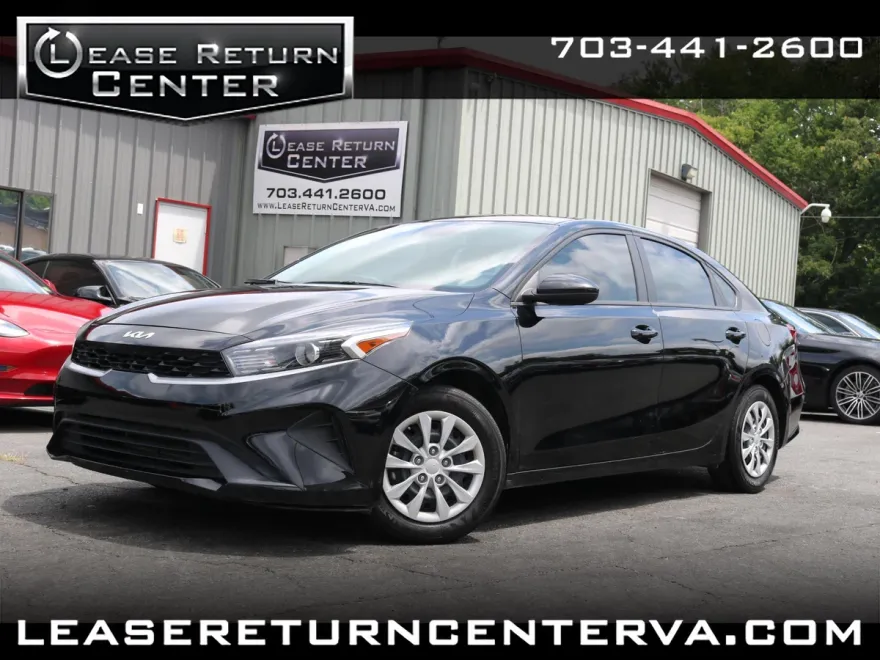 2023 Kia Forte LX photo 1